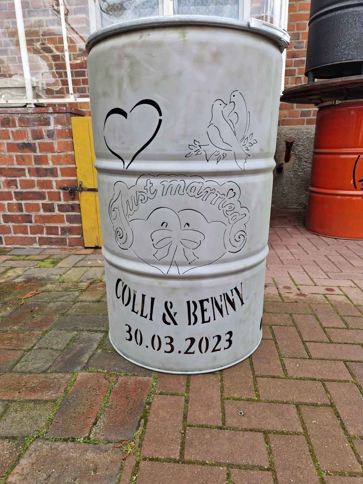 Feuertonne Hochzeit inc. Name und Datum